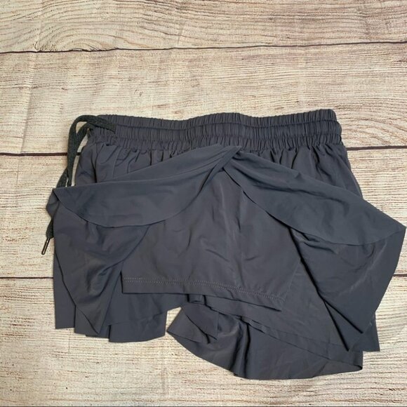 Keiki kona Gray 2 in 1 Flowy fitness Shorts Size Medium - Picture 7 of 13
